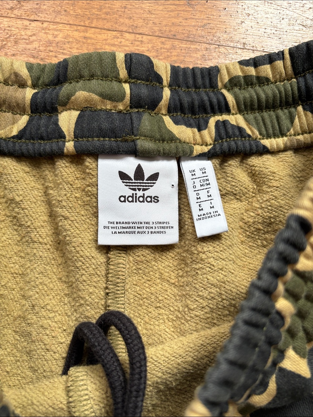 Men’s Adidas Trefoil Ombré Camo Fleece Shorts M - Picture 3 of 5